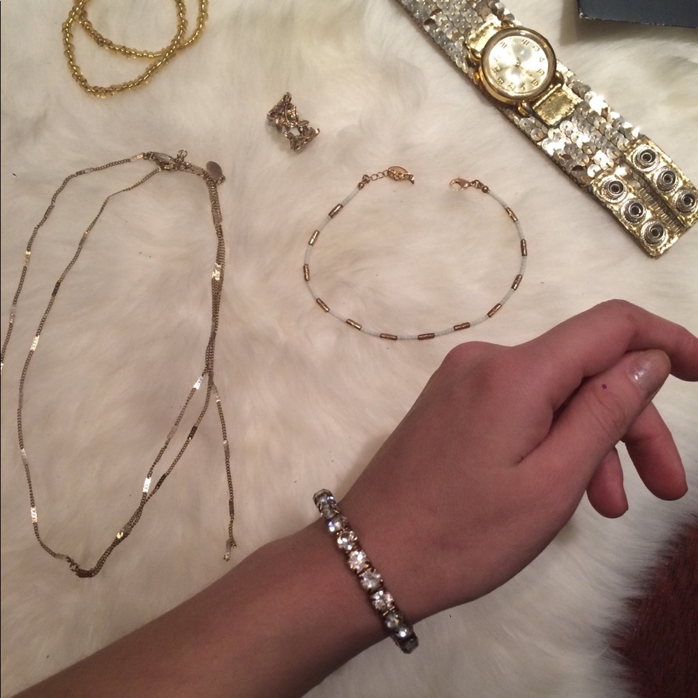 Jewelry set.